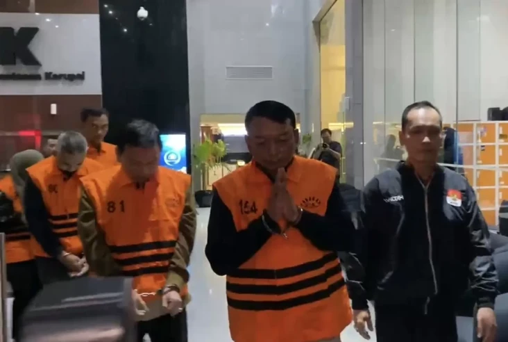 Ajukan Praperadilan,...