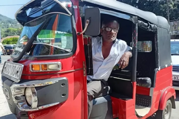 Sri Lanka Diterjang...