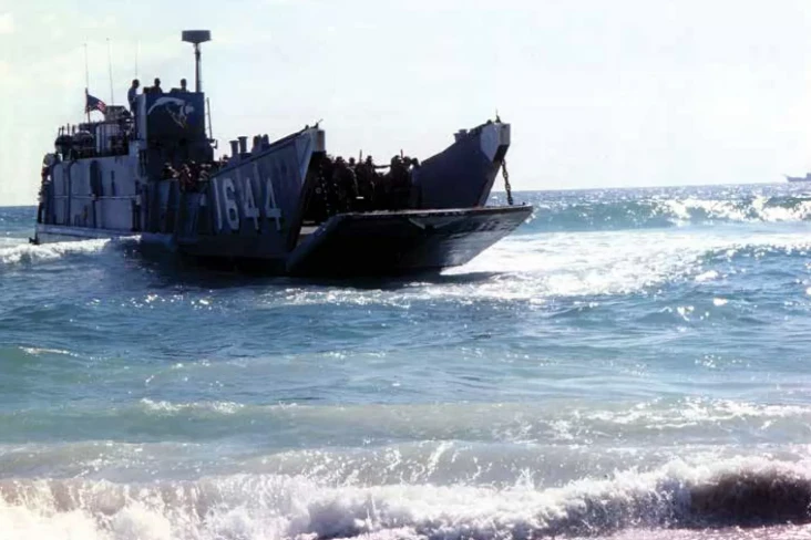 Iran Gempur 6 Kapal...