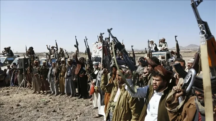 Houthi Yaman Serang...