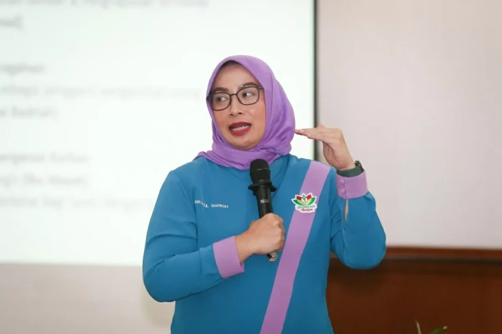 Ibu Melahirkan di Jalan...