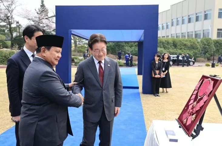 Presiden Prabowo Terima...