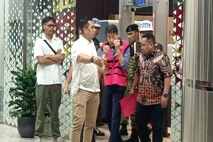 Kasus Samin Tan, Kantor...