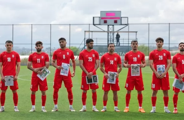 Timnas Iran Bawa Foto...