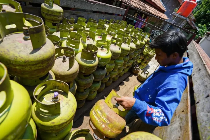 SPBE Cimuning Terbakar,...