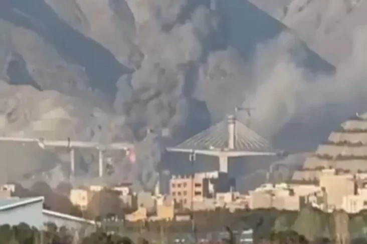 AS Bombardir Jembatan...