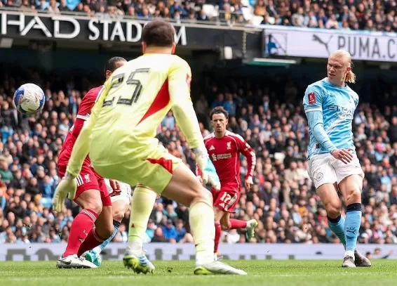 Manchester City Tembus...