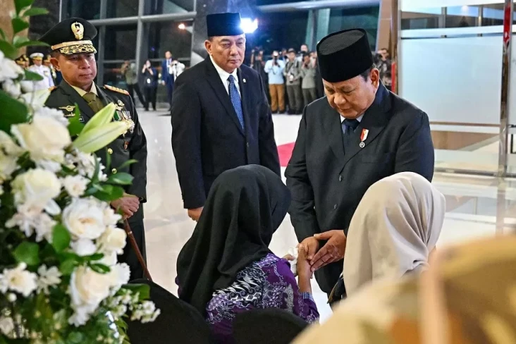 Prabowo Sampaikan Penghormatan...