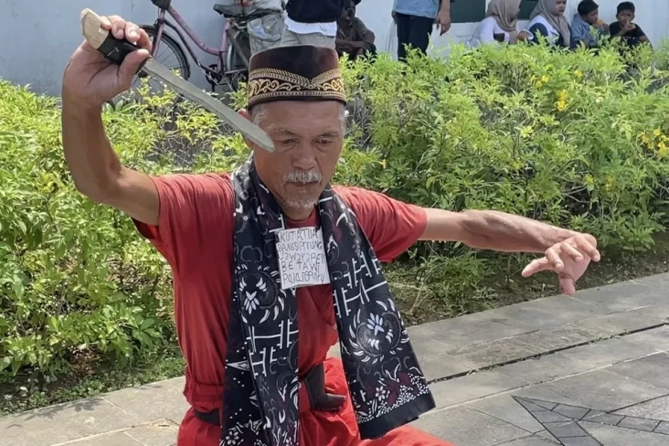 Di Tengah Cosplayer...