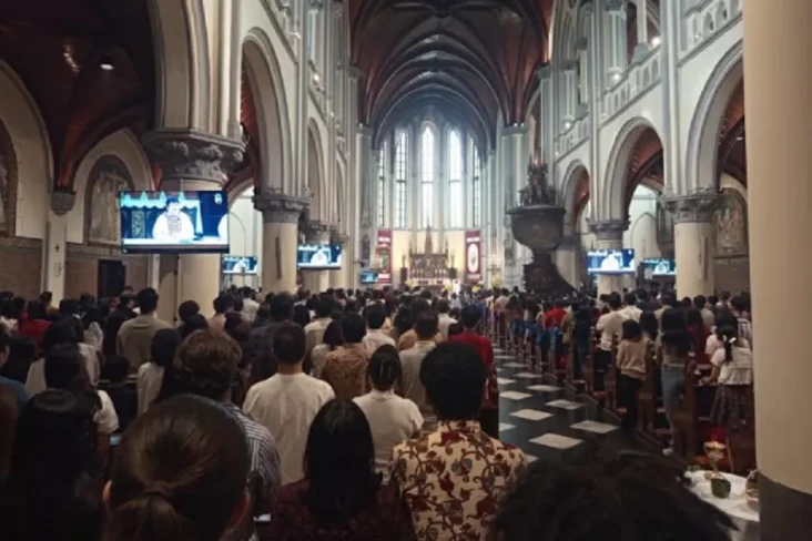 Misa Minggu Paskah di...