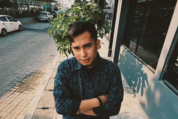 Tunjuk Pengacara, Niko...