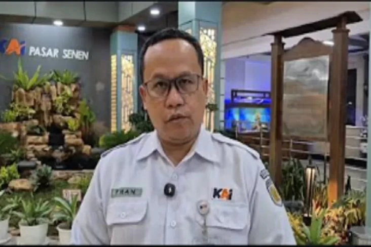 4 Perjalanan Kereta...