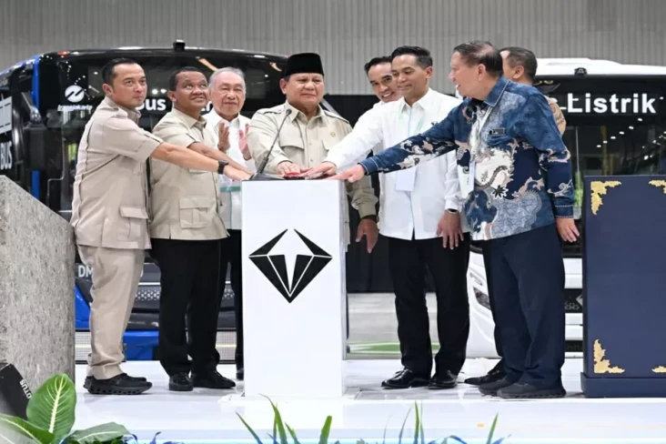 Presiden Prabowo Resmikan...