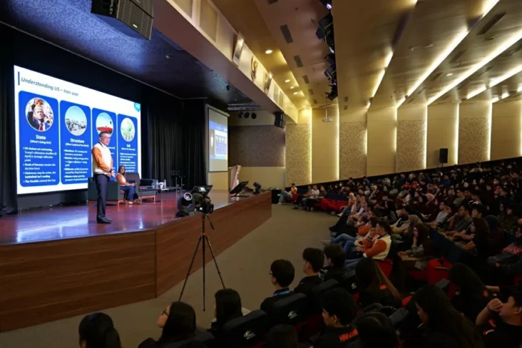 560 Mahasiswa Binus...