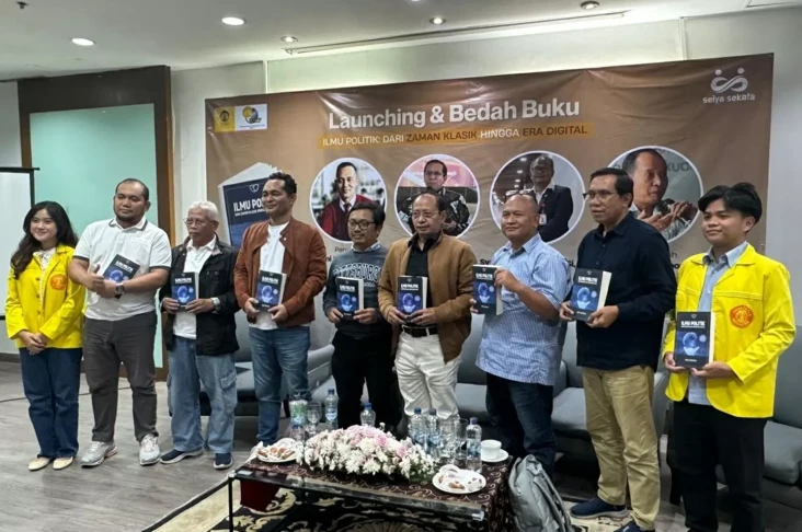 Lili Romli Nilai Buku...