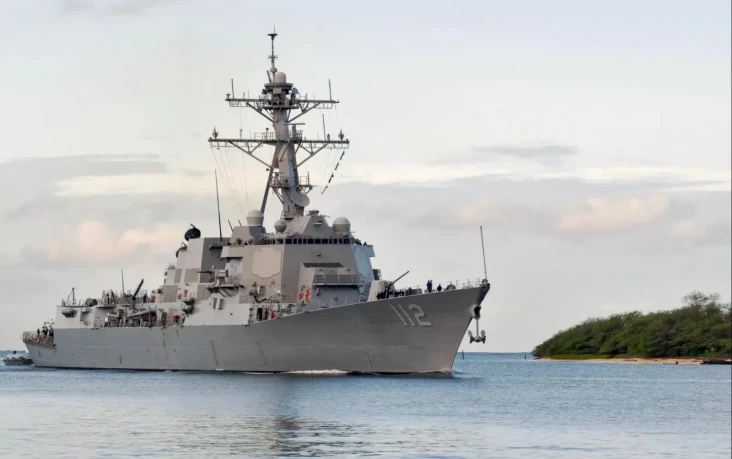 Pakai USS Michael Murphy,...
