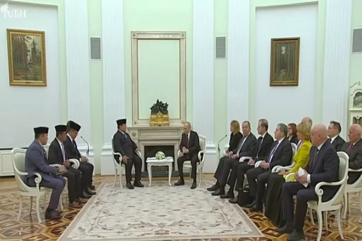 Bertemu Putin di Rusia,...