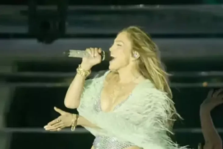 Kejutan Jennifer Lopez...