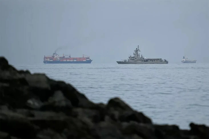 AS Ancam Blokir Selat...