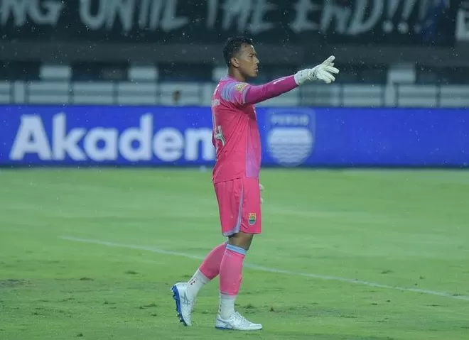 Persib Hat-trick Gelar...