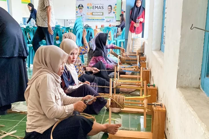 Sulap Sampah Jadi Cuan,...