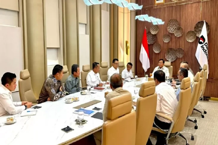 Prabowo Kumpulkan Menteri...