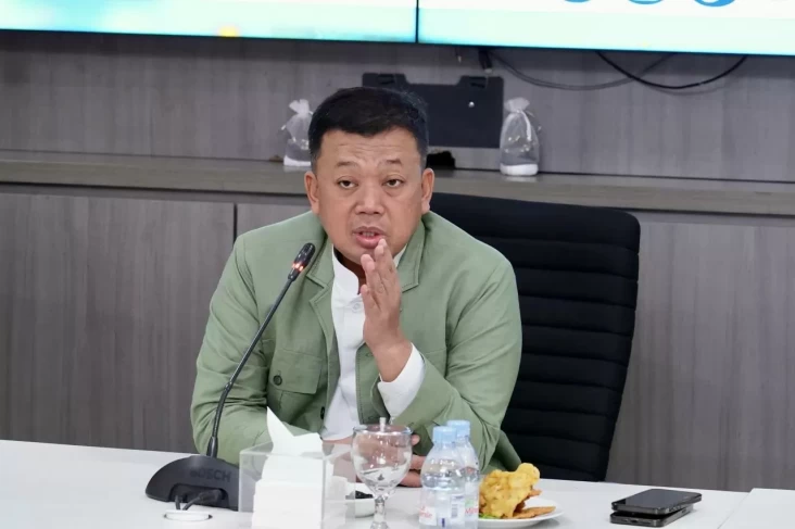 Menteri Nusron Wahid...