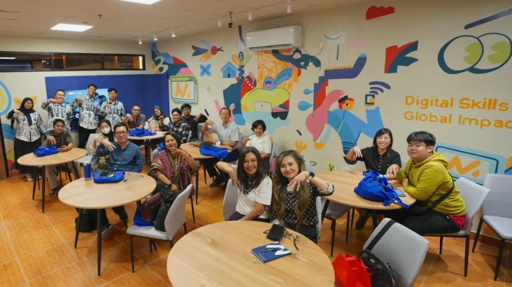 MAXY Academy Luncurkan...