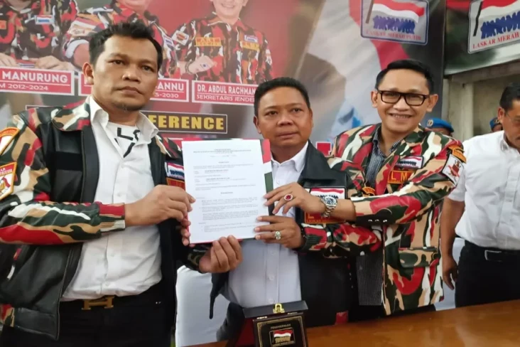 Akhiri Dualisme, Laskar...
