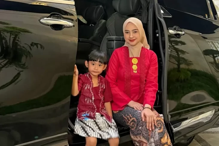 Ria Ricis Tampil Lebih...