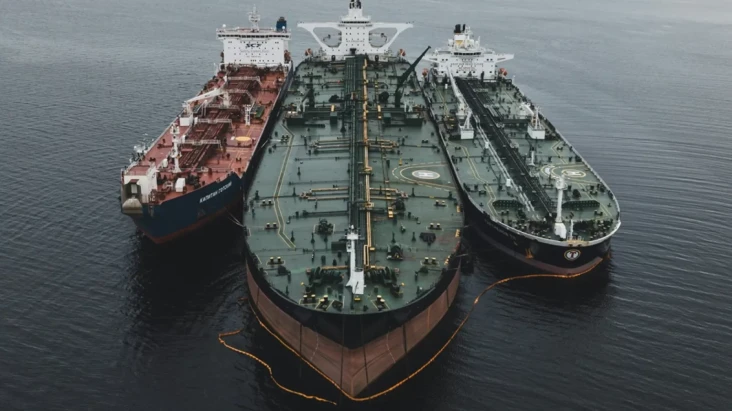 Dua Tanker Raksasa Iran...