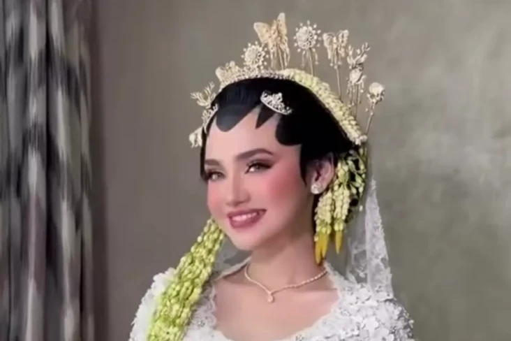 Anggun dengan Nuansa...