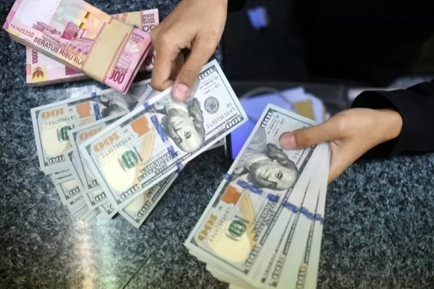 Rupiah Kian Terpuruk...