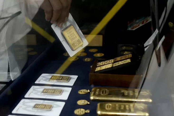Harga Emas Antam Naik...