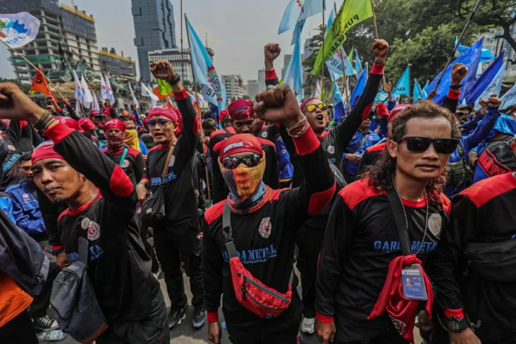 25 Kata-Kata Hari Buruh...