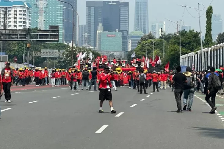 Penuhi Jalan Arteri,...