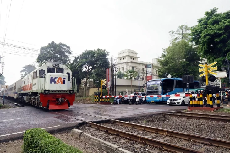 130 Perlintasan Sebidang...