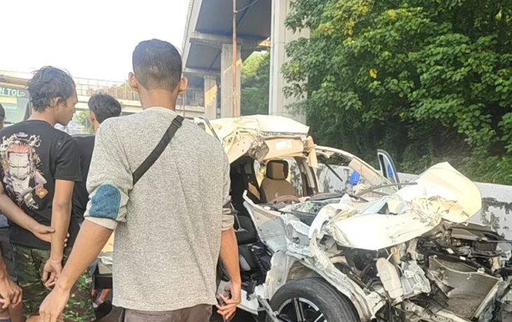 Kecelakaan di Tol Japek,...