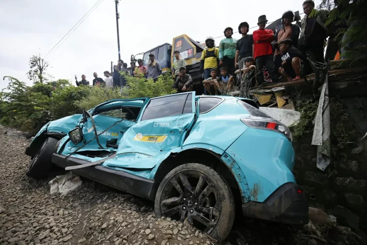 Kecelakaan Kereta di...