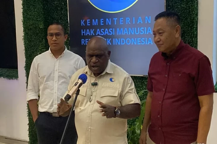 Menteri Pigai Minta...