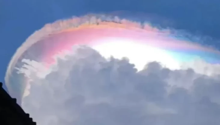 Bukan Pelangi Biasa,...