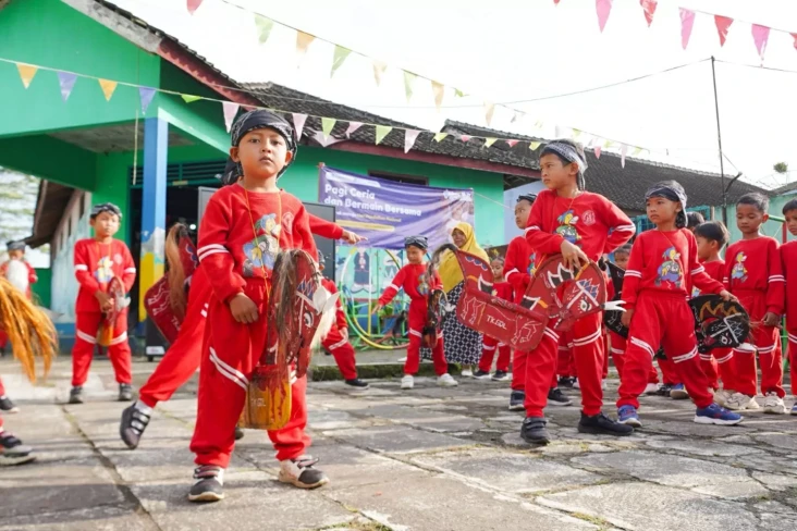 Azril Bocah Cemong yang...