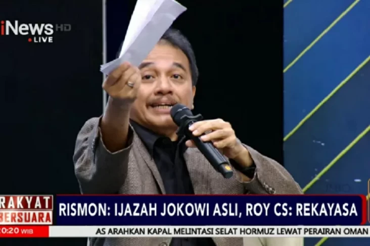 Roy Suryo Lempar Uang...
