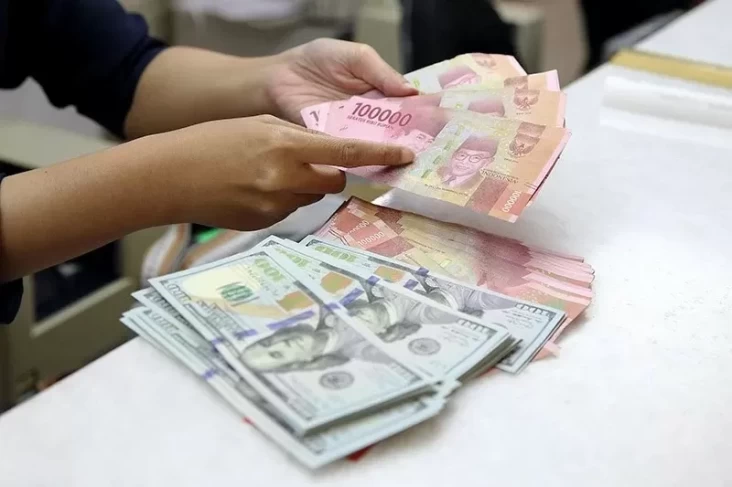 Rupiah Babak Belur Tembus...