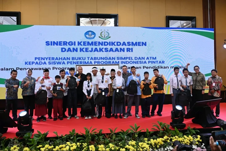 Kemendikdasmen Gandeng...