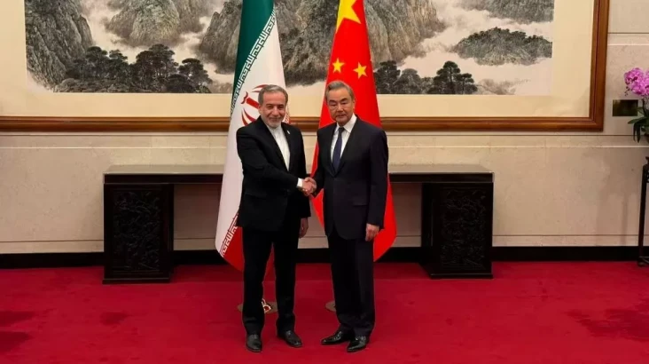 Menlu Iran Kunjungi...