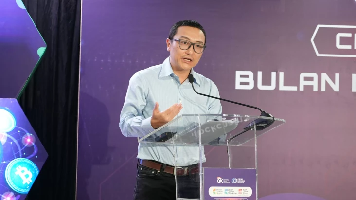 OJK Catat 21 Juta Pengguna...