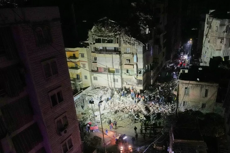 Israel Bombardir Lebanon,...