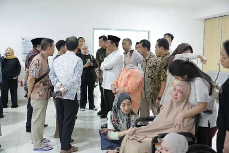 Mentan Amran Antar Jenazah...