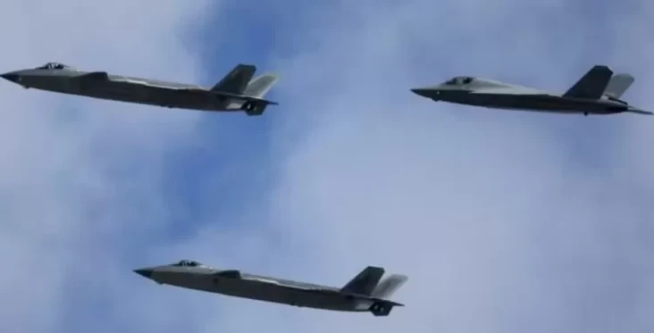 Pesawat Siluman J-35...